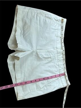 Khakis By Gap Shorts Women size 6